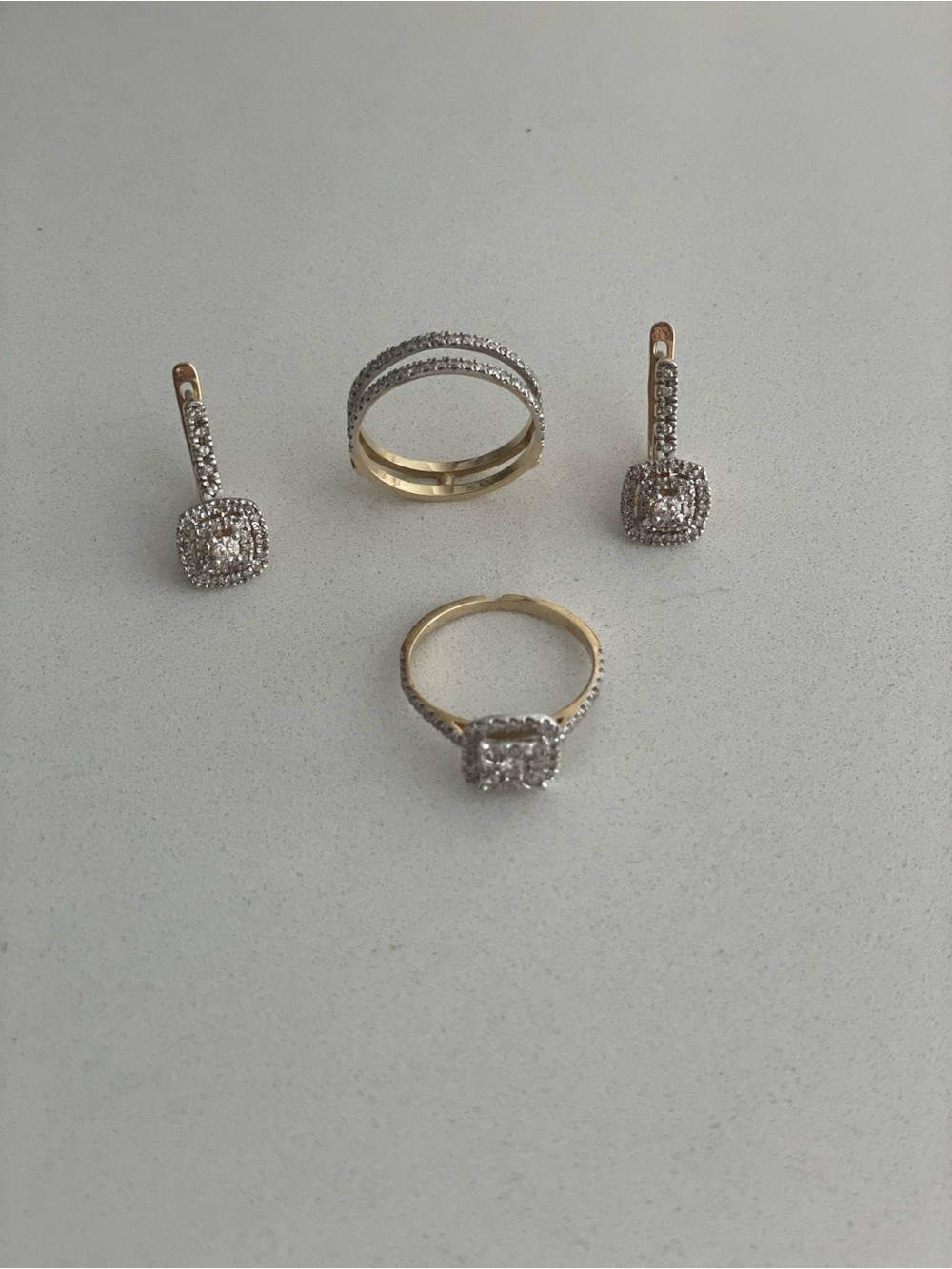 Set of gold ring and earrings with diamonds - Picture 5 of 7